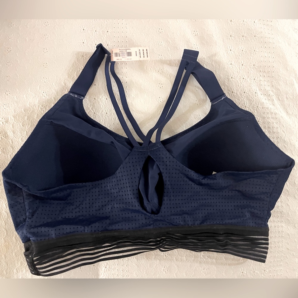 New with tags! Victoria’s Secret Sports Bra. Size 36DD. Racerback. Padded cups. - Picture 2 of 3